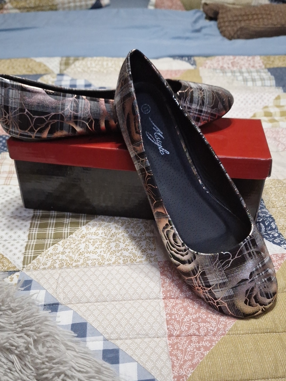 M Style. Stylish Women's Black and Rose Gold Floral Ballet Flats